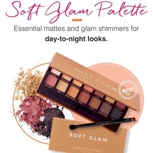 ABH || NWT soft glam palette